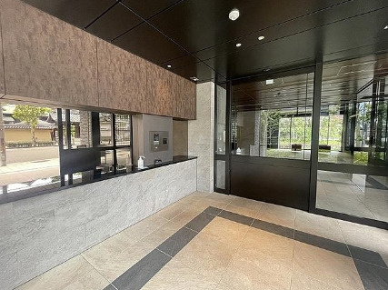 大阪市中央区高津3丁目　２ＬＤＫファミリータイプ　オーナーチェンジ物件のエントランス