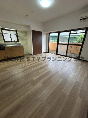 仲介手数料０円！レジデンシア東別院の居間・リビング