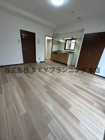 仲介手数料０円！レジデンシア東別院の居間・リビング