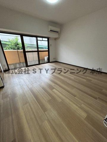 仲介手数料０円！レジデンシア東別院の居間・リビング