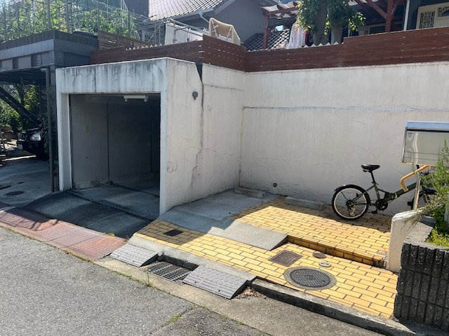 三田市さくら坂　中古戸建の駐車場