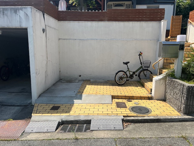 三田市さくら坂　中古戸建の駐車場