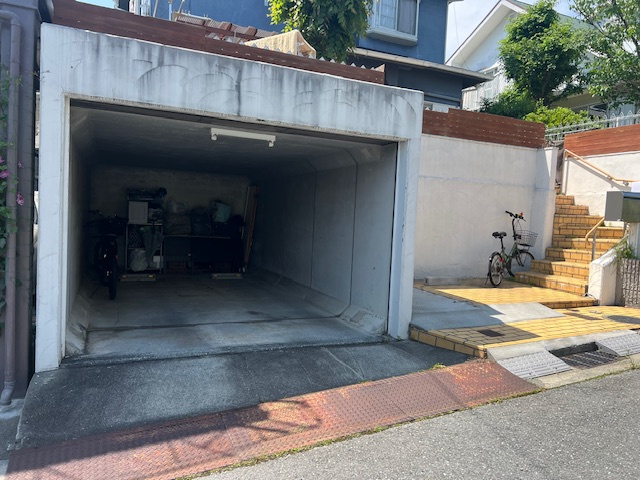 三田市さくら坂　中古戸建の駐車場