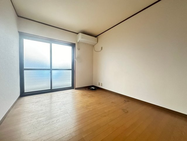 阪井マンションの洋室
