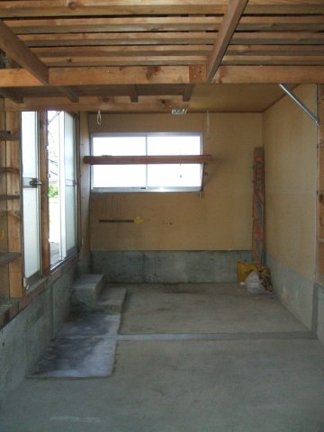 西二十一番町貸家の駐車場