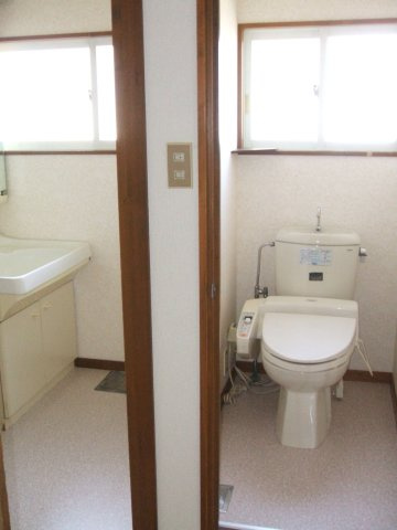 西二十一番町貸家の独立洗面台