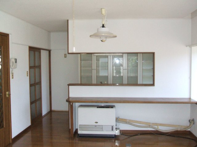 西二十一番町貸家の居間・リビング