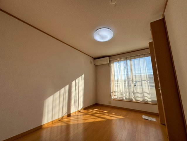 -三丁目不動産-　熊谷市新島　内工事　平成18年駐車3台の洋室