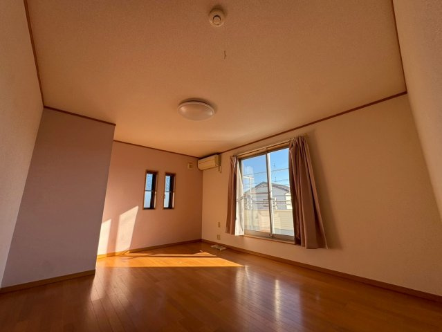 -三丁目不動産-　熊谷市新島　内工事　平成18年駐車3台の洋室