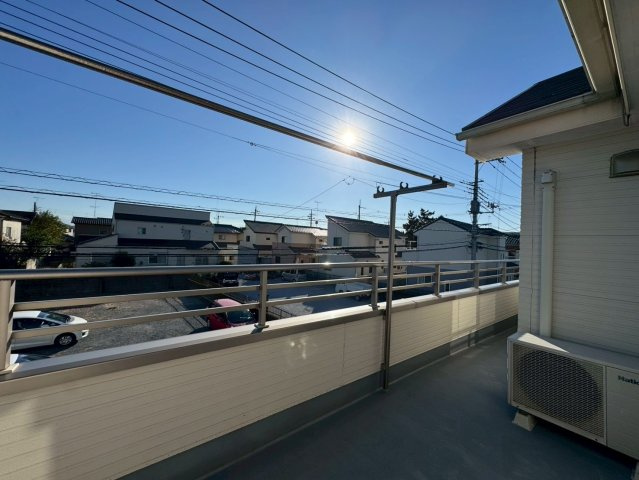 -三丁目不動産-　熊谷市新島　内工事　平成18年駐車3台のバルコニー