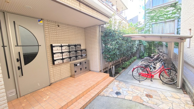 シャンゼルブ駒込のエントランス