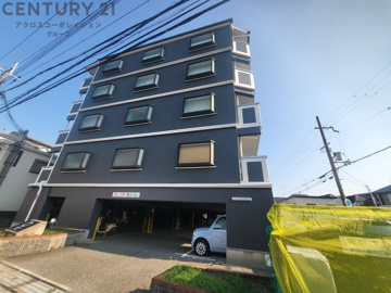 屋根付き敷地内駐車場完備