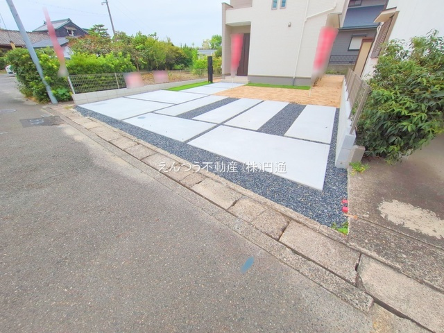 グラファーレ富田町榎津の駐車場