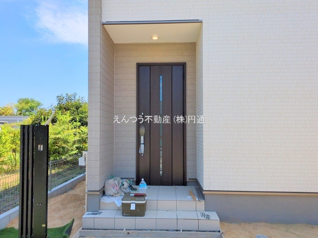 グラファーレ富田町榎津の玄関