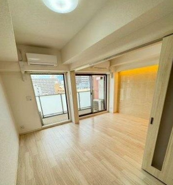 グランカーサ新大阪SOUTHの居間・リビング