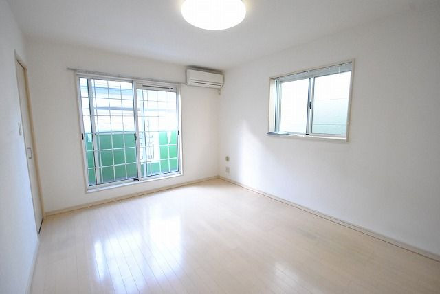 リブレア箱崎駅前Bの居間・リビング