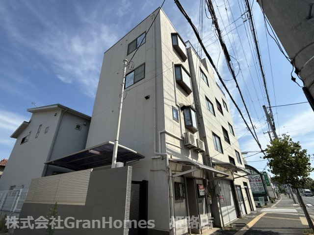 五軒邸　店舗付き住宅の外観