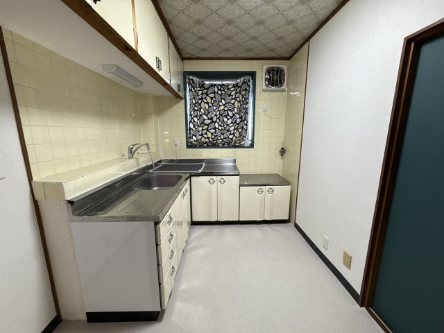 五軒邸　店舗付き住宅の居間・リビング