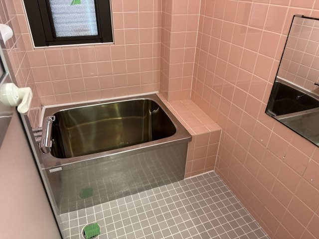 五軒邸　店舗付き住宅の浴室