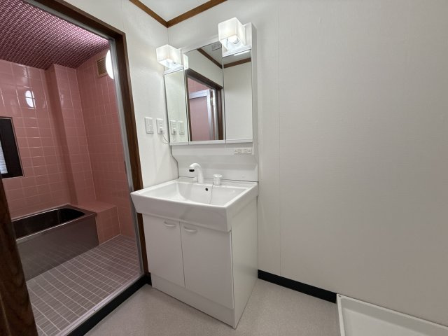 五軒邸　店舗付き住宅の洗面所