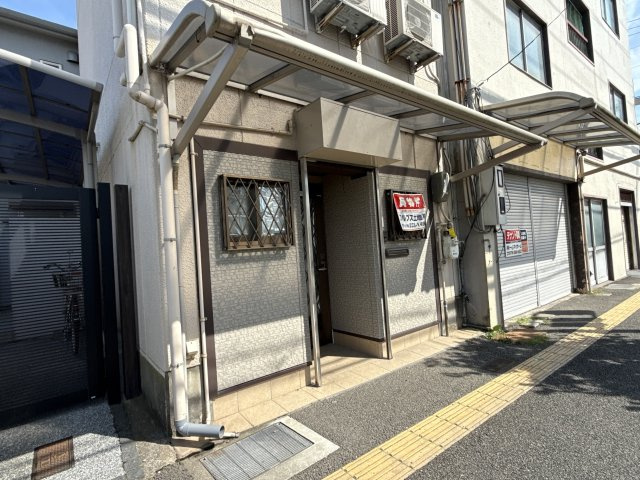五軒邸　店舗付き住宅の駐車場