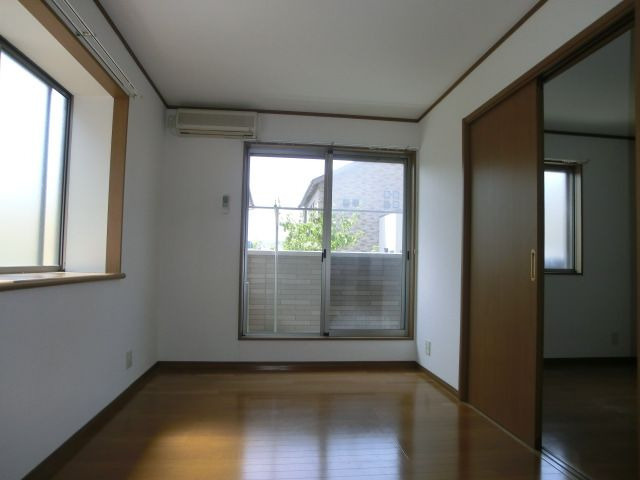 泉ハイツの居間・リビング