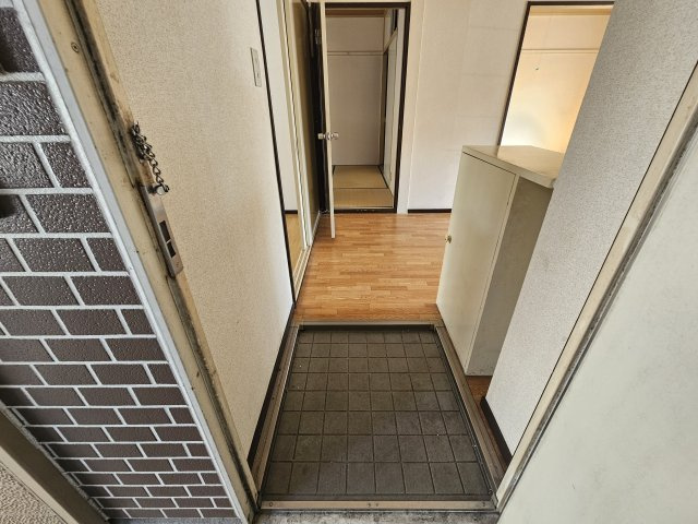 ウィンディアA棟の玄関