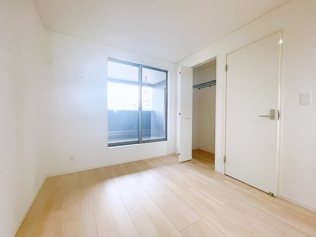 新築戸建・建売　深谷市武蔵野　CRADLE GARDEN　全3棟の洋室|2面採光で陽射しがたっぷり差し込む明るい洋室です！