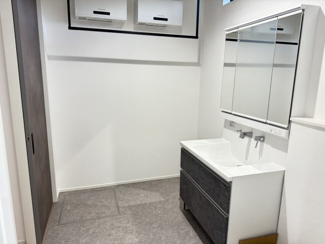 藤枝市　瀬戸新屋　新築住宅　平屋建ての独立洗面台