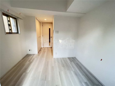 【居間・リビング】 | エスリードレジデンス大阪弁天町 | こちらのリビングで趣味の時間をお楽しみください