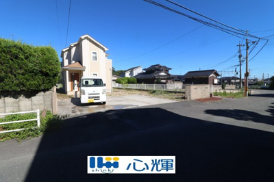 【前面道路含む現地写真】 | 西平原1丁目（オール電化・2階建）土地面積：約100坪 | 前面道路幅広いです