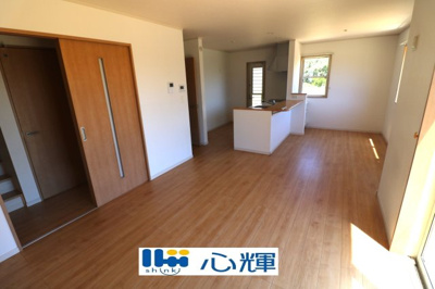 【居間・リビング】 | 西平原1丁目（オール電化・2階建）土地面積：約100坪 | オール電化です