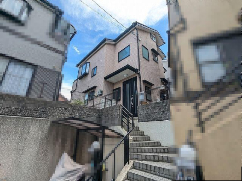 香里ケ丘4丁目　中古一戸建ての外観|新しい生活にいかがでしょうか？外観はお住まいの顔になります。こだわりたいポイントですね。外壁塗装や屋根塗装のご相談も承っております。
■現地内覧・資金計画相談・住宅ローン相談もお問合せ受付中■