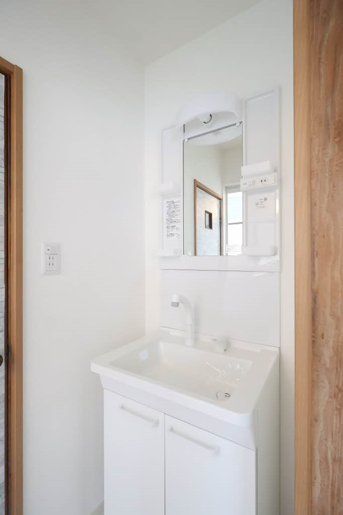 神垣是彦アパートの独立洗面台