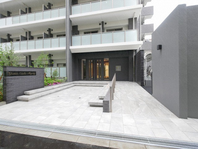 ファステート大阪マジョリティの駐車場