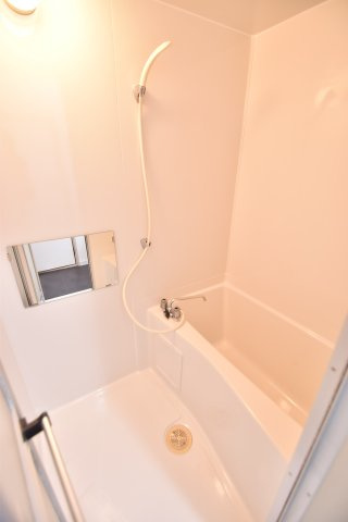 大阪市城東区関目３丁目の賃貸マンションの浴室