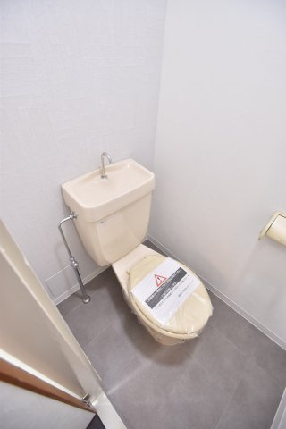 大阪市城東区関目３丁目の賃貸マンションのトイレ