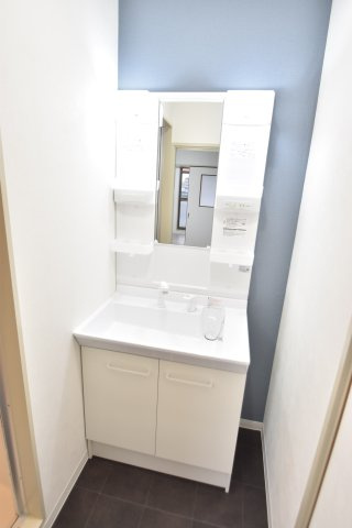 大阪市城東区関目３丁目の賃貸マンションの洗面所