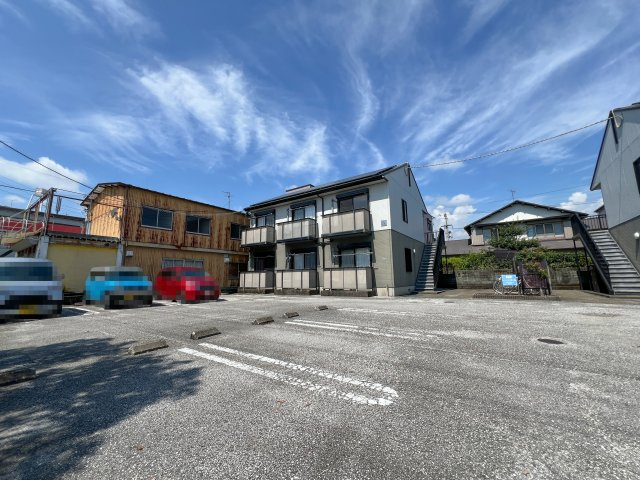 シャーメゾン比島 A棟の駐車場