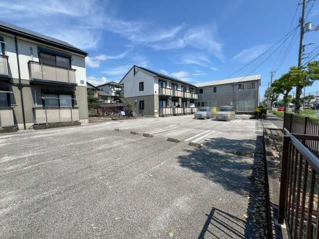 シャーメゾン比島 A棟の駐車場