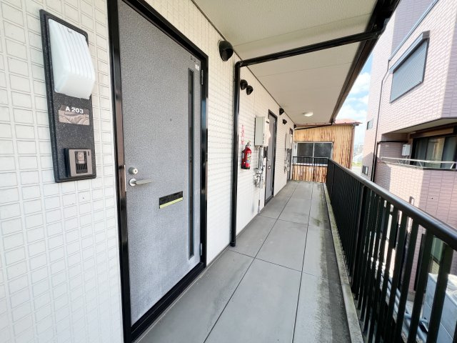 シャーメゾン比島 A棟のエントランス