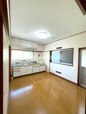 新田広芝戸建の居間・リビング