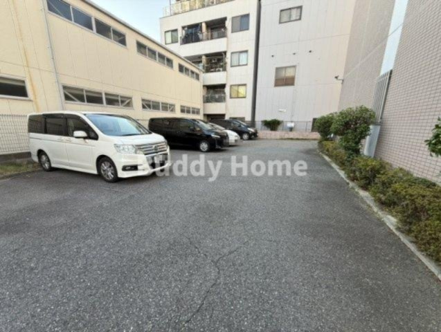 コンフォール平野の駐車場