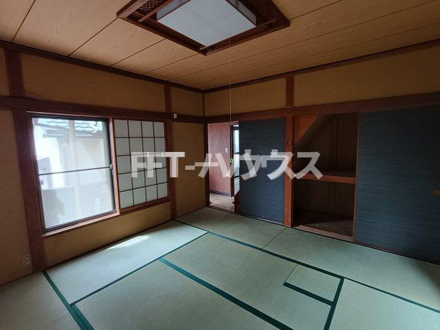 船橋市七林町貸家の居間・リビング