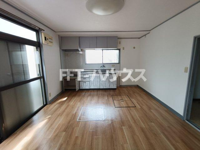 船橋市七林町貸家の居間・リビング