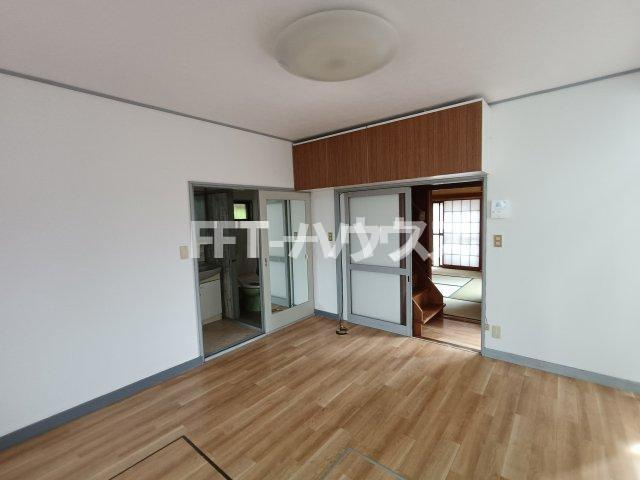 船橋市七林町貸家の居間・リビング