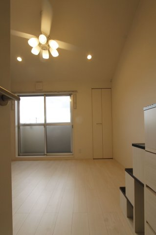 ハーモニーテラス松香台の居間・リビング