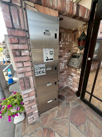 ラ・リヴェールのその他共用部分|★宅配ボックス付きで不在時の荷物の受け取りも可能です★