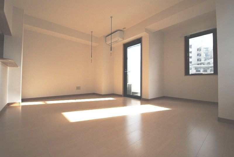 マル義ビルの居間・リビング