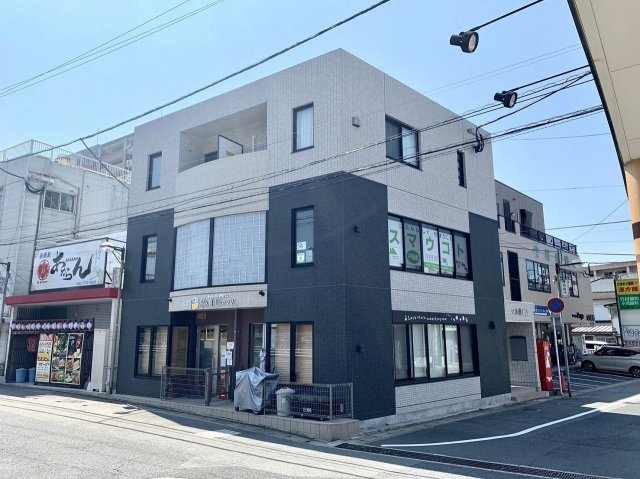 マル義ビルの外観